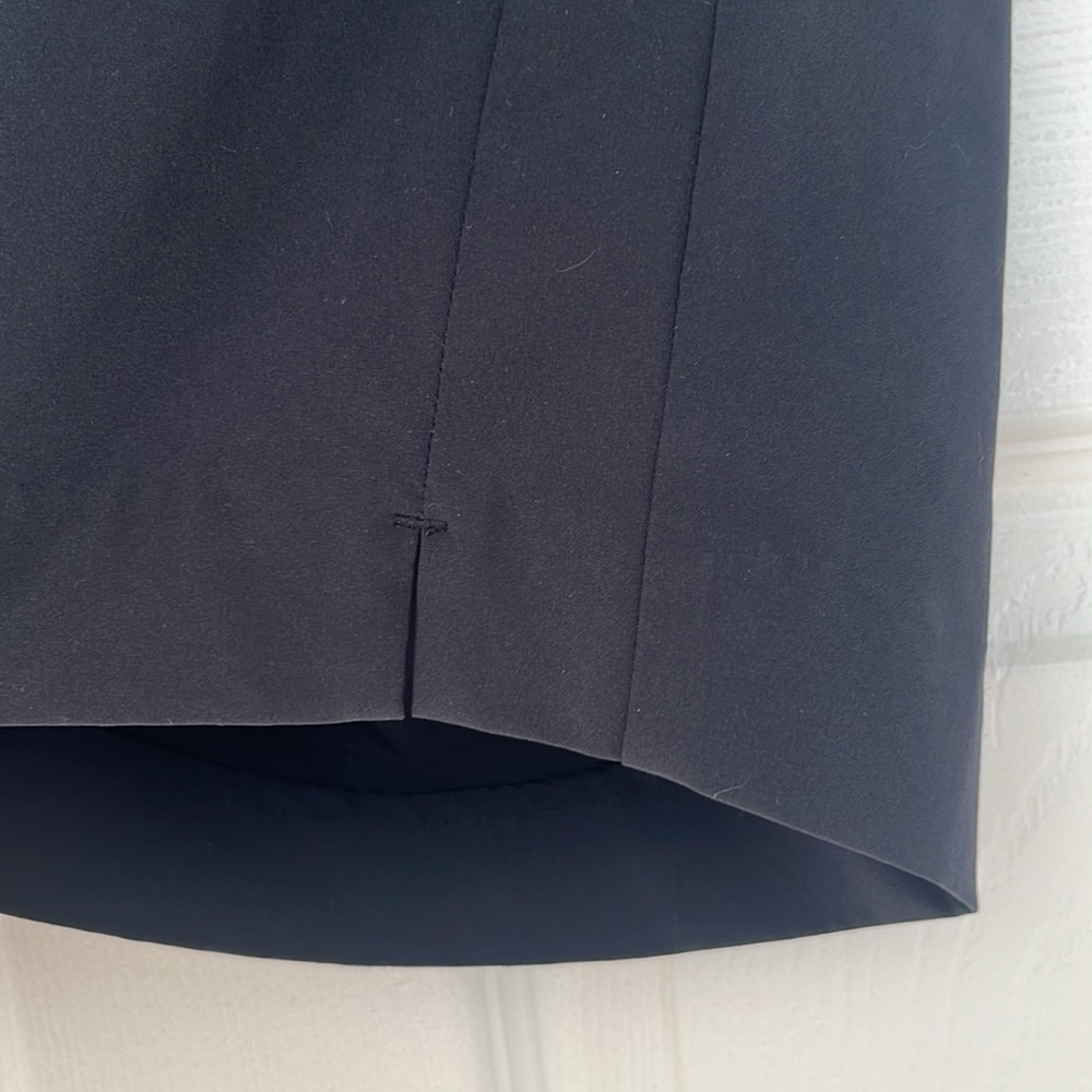 Athleta Tribeca 9” Bermuda Shorts Black - Picture 4 of 10